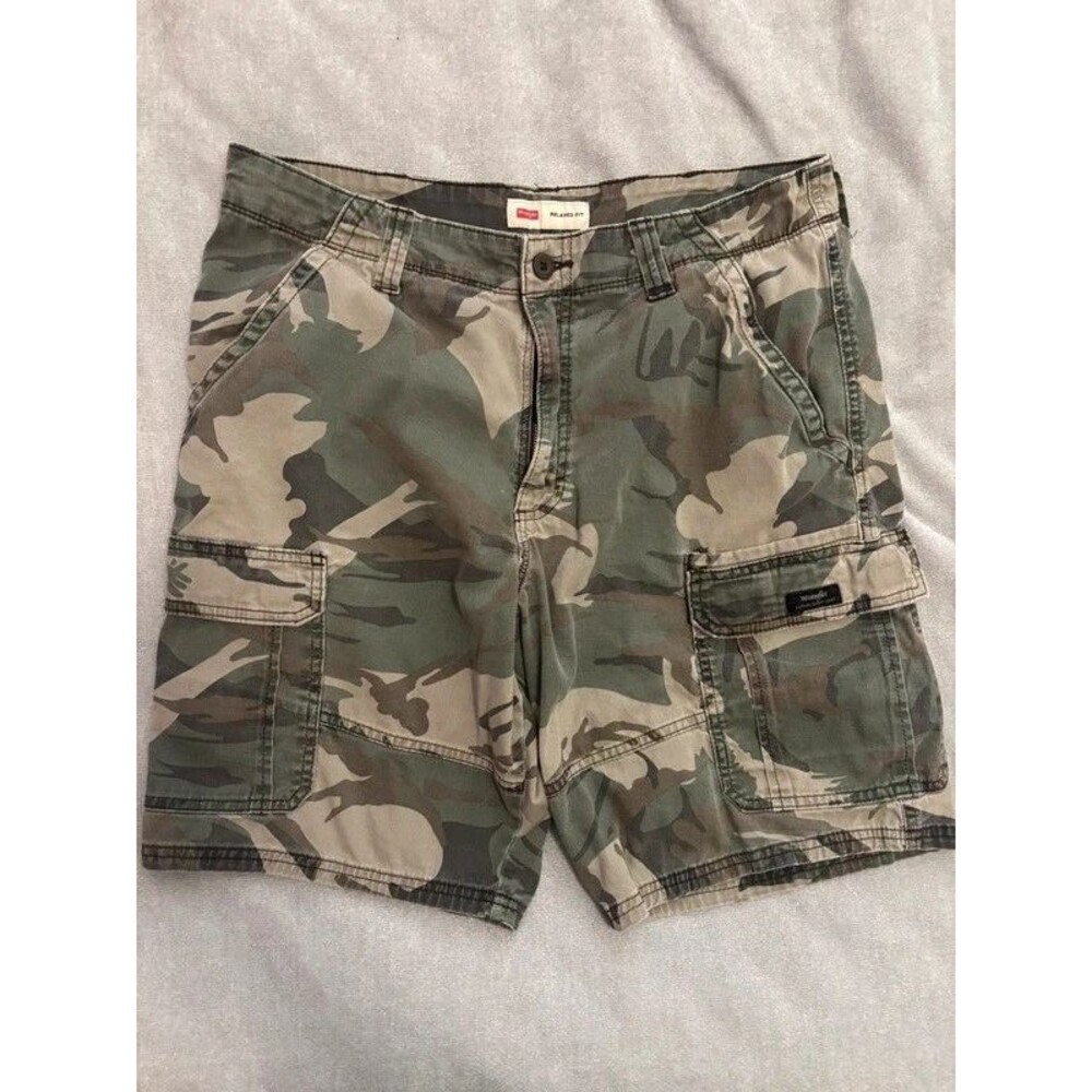 Wrangler Men’s 34 Relaxed Fit Camo Cargo Shorts 10” Inseam Woodland